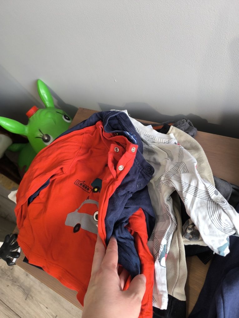 Paka ubrań ,spodnie ,bluzki, koszulki, spodenki,sztuk 126