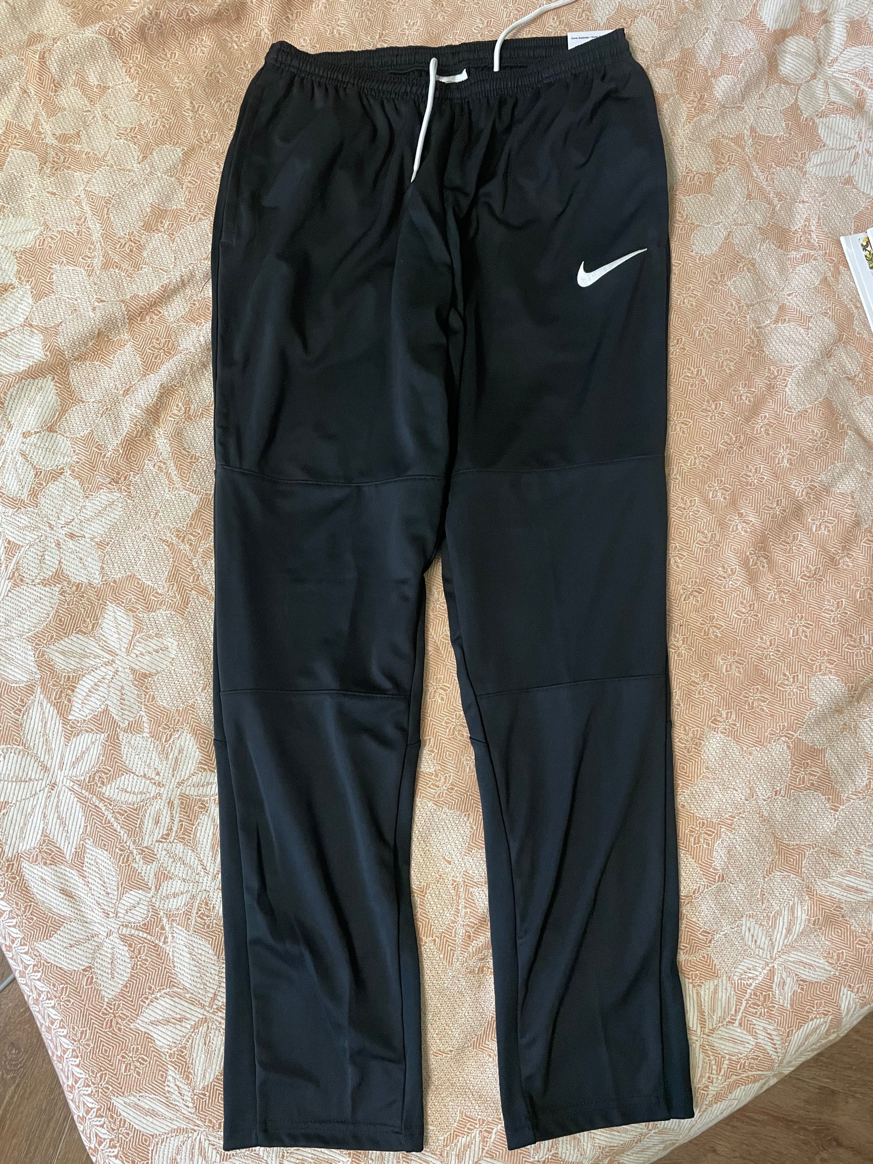 Продам спортивный костюм NIKE