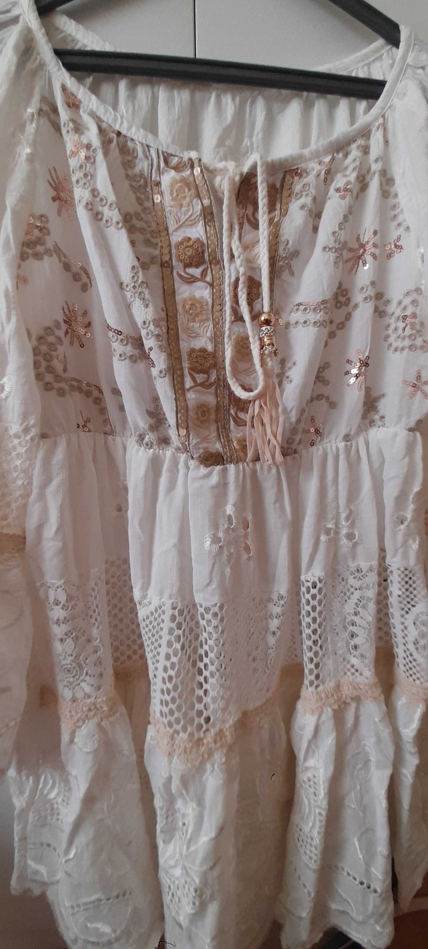 Blusa rendada com manga 3/4 evasé.  Fresca e elegante.veste M. Nova.