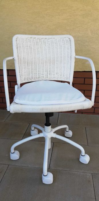 krzesło biurowe białe metalowe fotel kręcony biurko dla dziecka