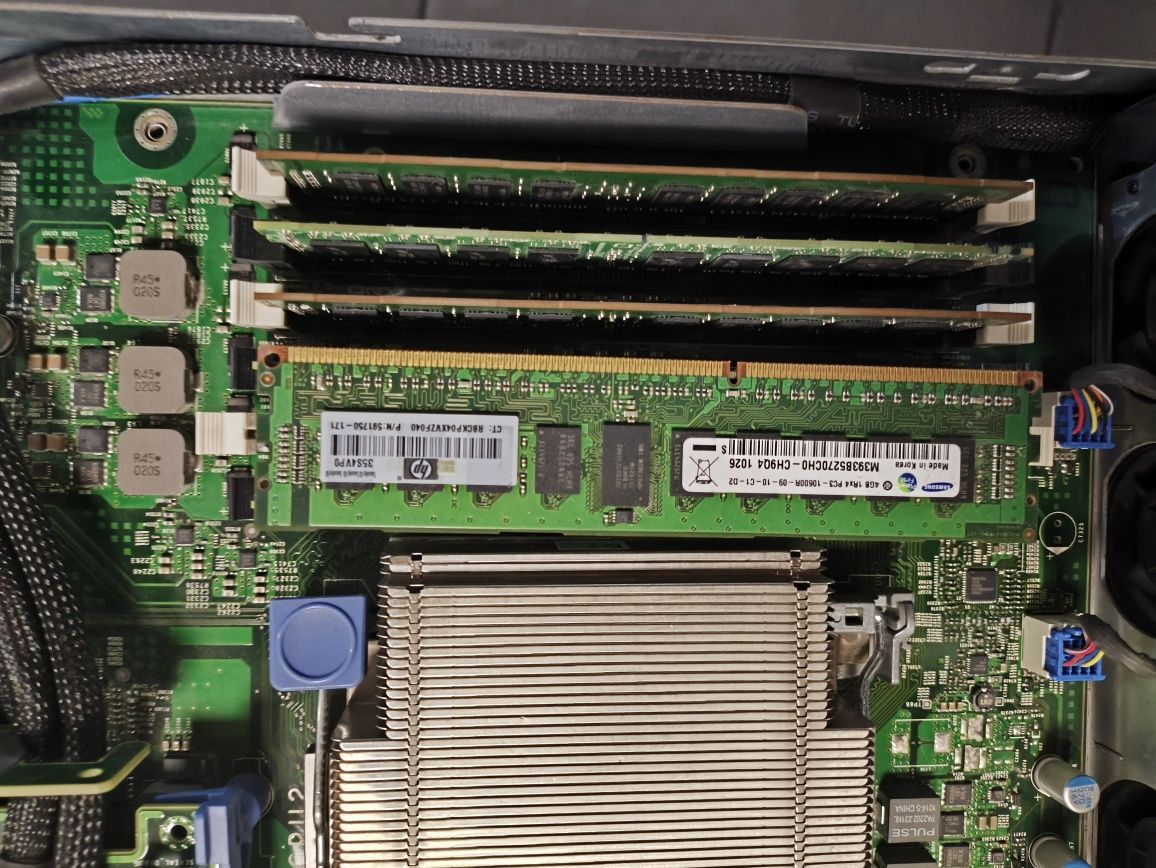 Сервер Dell PowerEdge R610

Загальний обсяг ОЗП 48 GB (16х4GB) DDR3
Ти