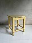 Taboret drewniany PRL / Stary taboret kuchenny / Stolik nocny ANTYK