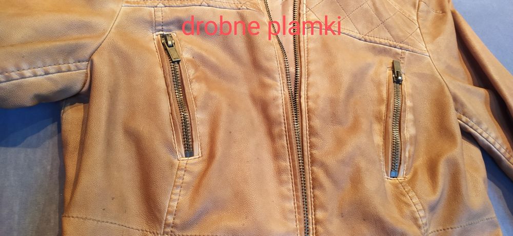 Brązowa kurtka ramoneska