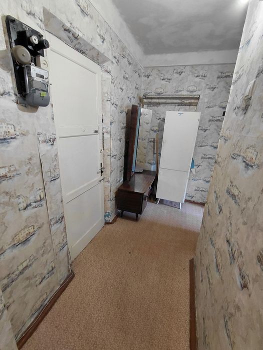 Продаж 1 кім кв Космос 3 поверх