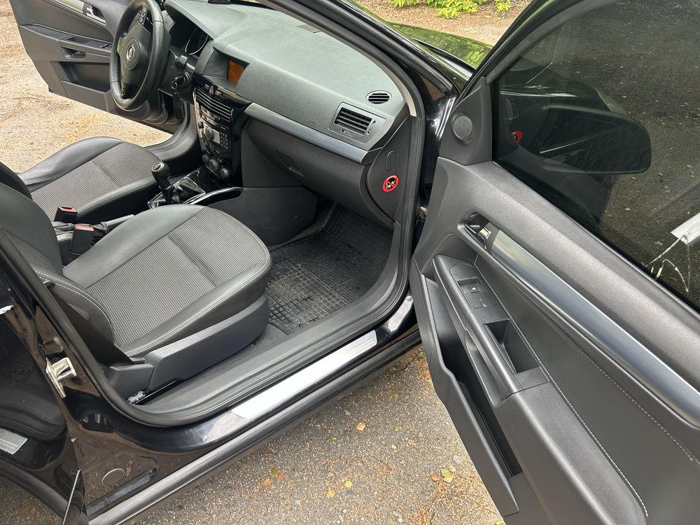Opel Astra H в гарному стані