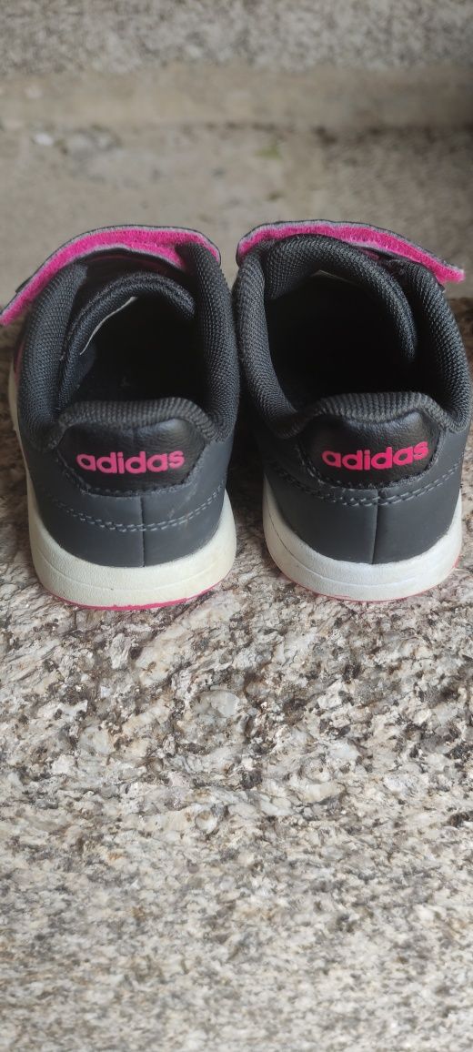 Sapatilhas adidas 24