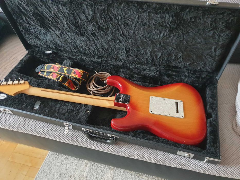 Fender Stratocaster  USA wraz z futerałem walizkowym