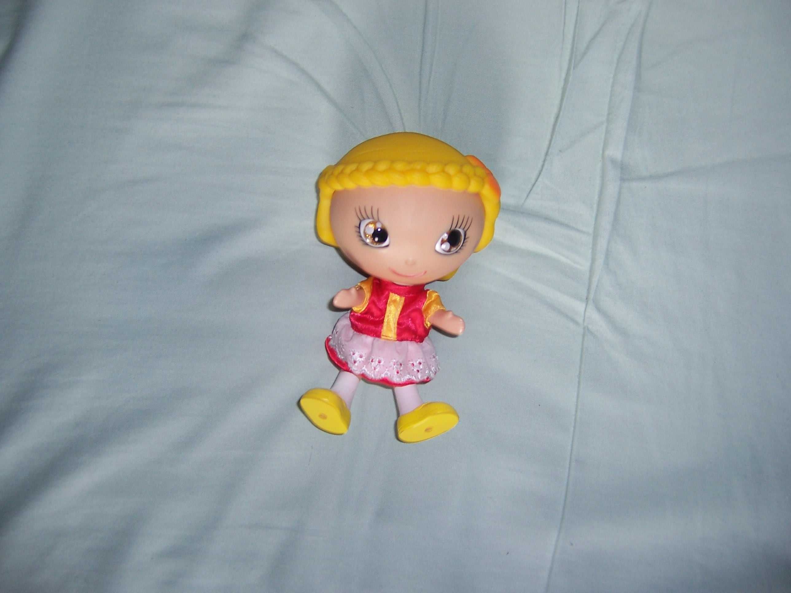Zabawka lalka z ruchomymi rączkami i nogami