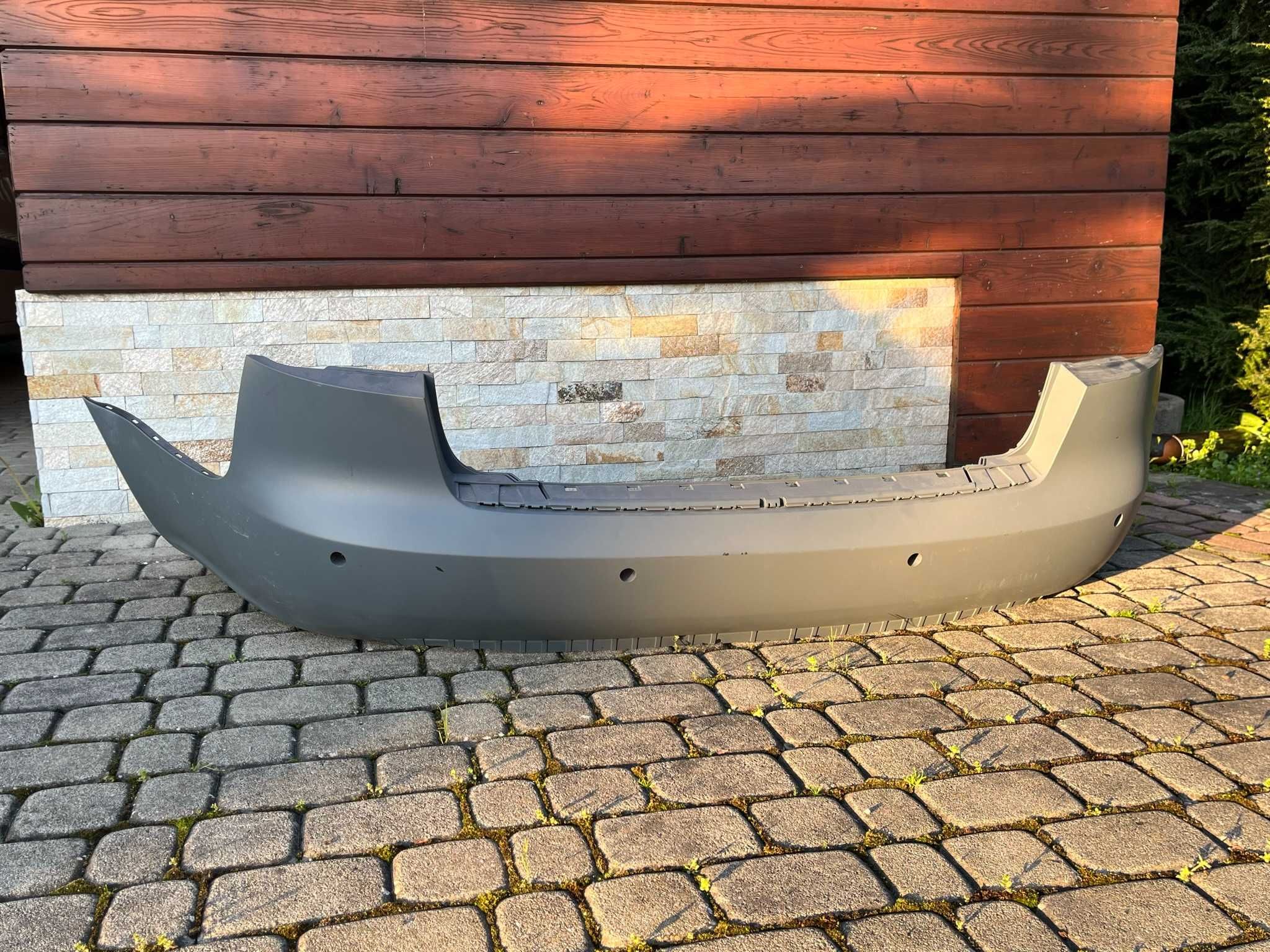 Zderzak tył Audi A4 B7 sedan (z czujnikami parkowania, do malowania)