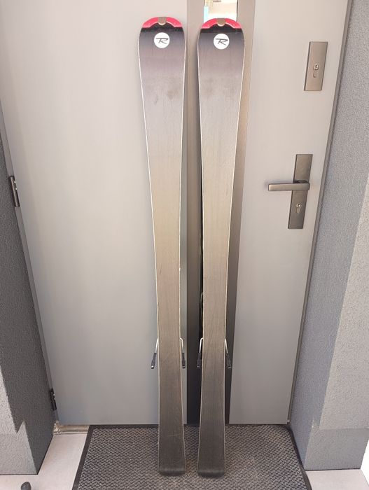 Narty zjazdowe Rossignol