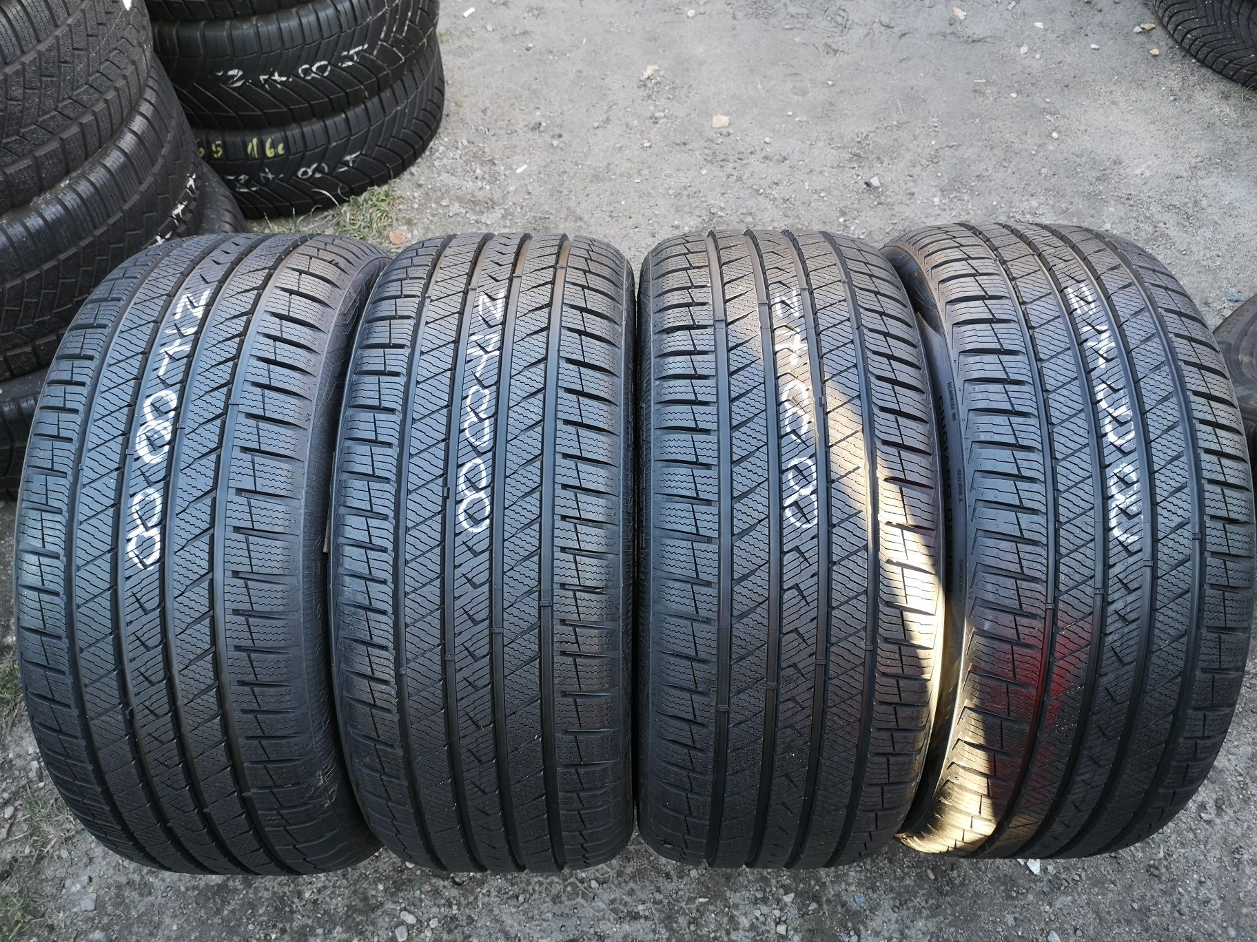 Nowe opony wielosezonowe 235/40/19 Vredestein Quatrac Pro 4szt 2023r