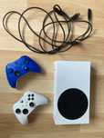 Xbox Series S + 2 pady