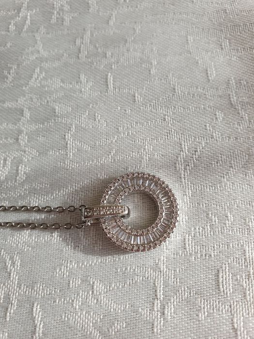 Wisiorek rozeta w kolorze srebra