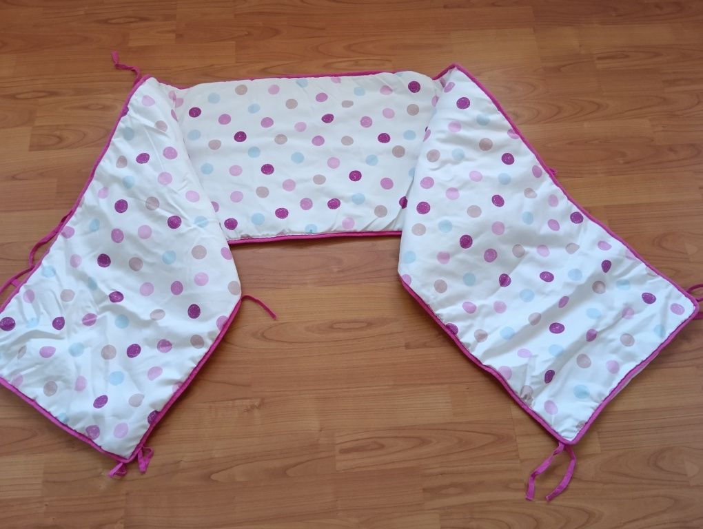Decoração têxtil para quarto bebé menina