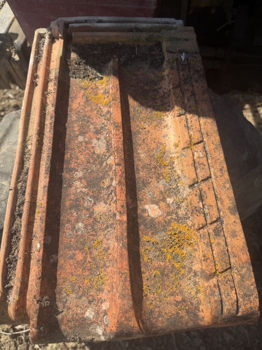 Telha antiga cruz do campo