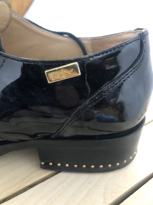 Sapatos em pele,  tamanho 40