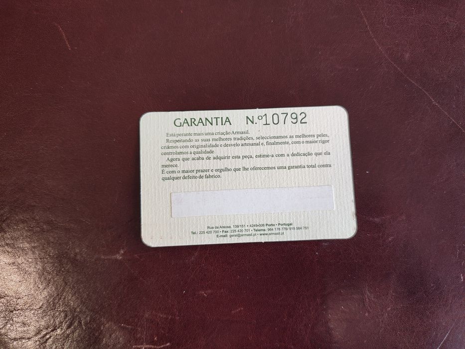 Base de secretária Armasil, com tampo de levantar em pele