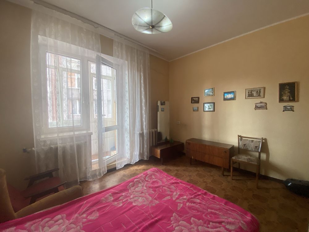 Сдам 3-ком Центр . Екатериносоавский б-р. Пассаж в 2 мин.