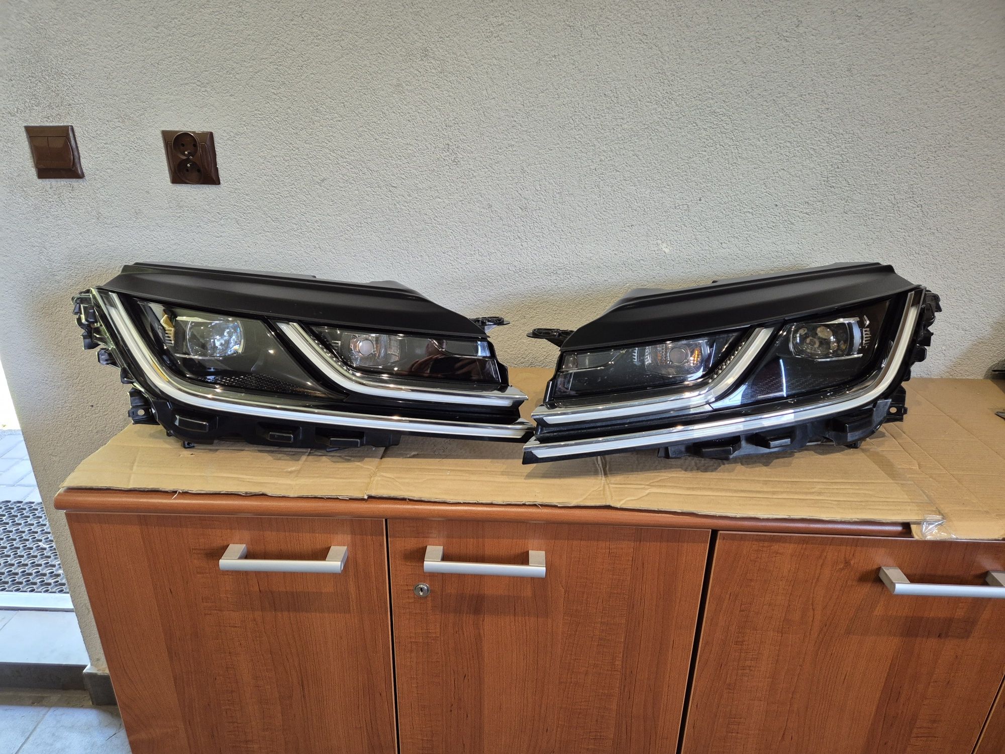 VW VOLKSWAGEN ARTEON LIft 19-2023 Lampa prawa REFLEKTOR Full led