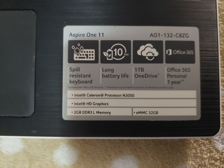 Acer Aspire One Cloudbook A01