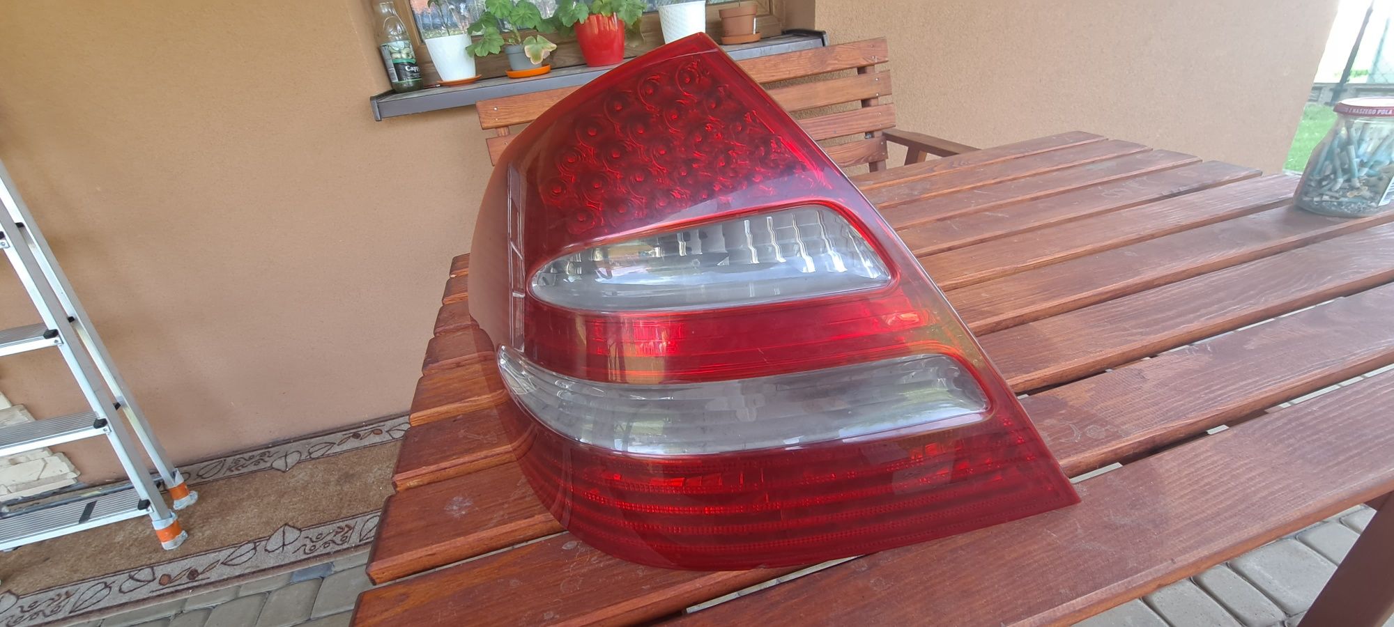 Mercedes E klasa W211 lampa lewy lewa tył tylna LED przedlift