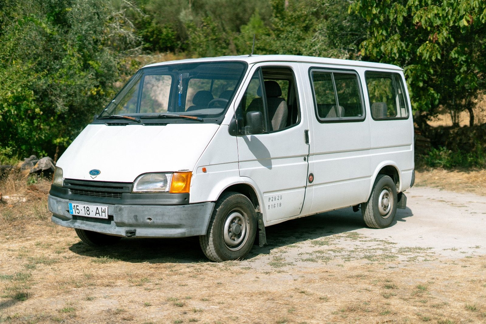 Ford Transit 9 lugares mista (passageiros e mercadorias)