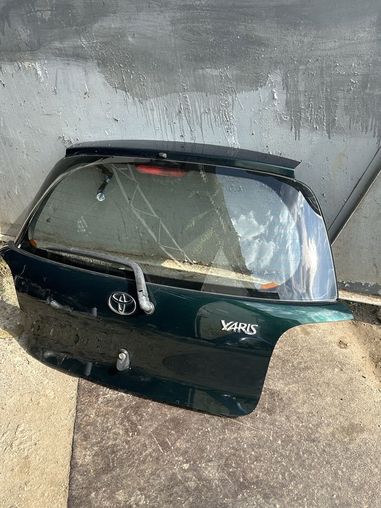 Кришка багажника в зборі Toyota Yaris 99-06