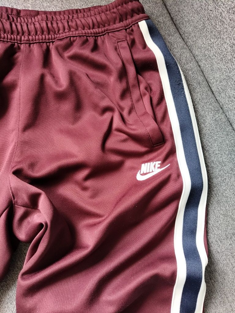 Burgundowe spodnie dresowe męskie Nike rozmiar S