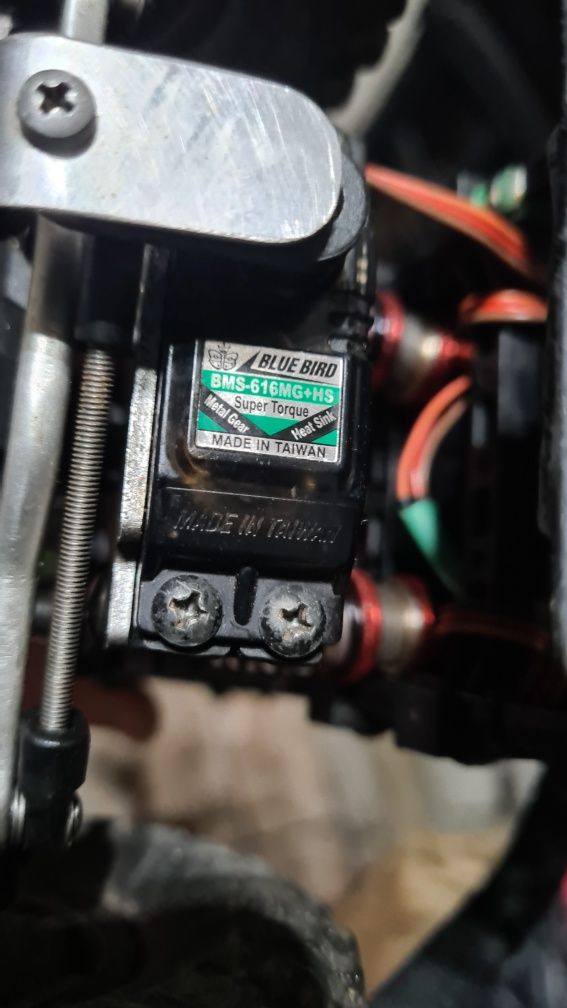 Vendo carro RC Crawler 1:10 RGT Custom