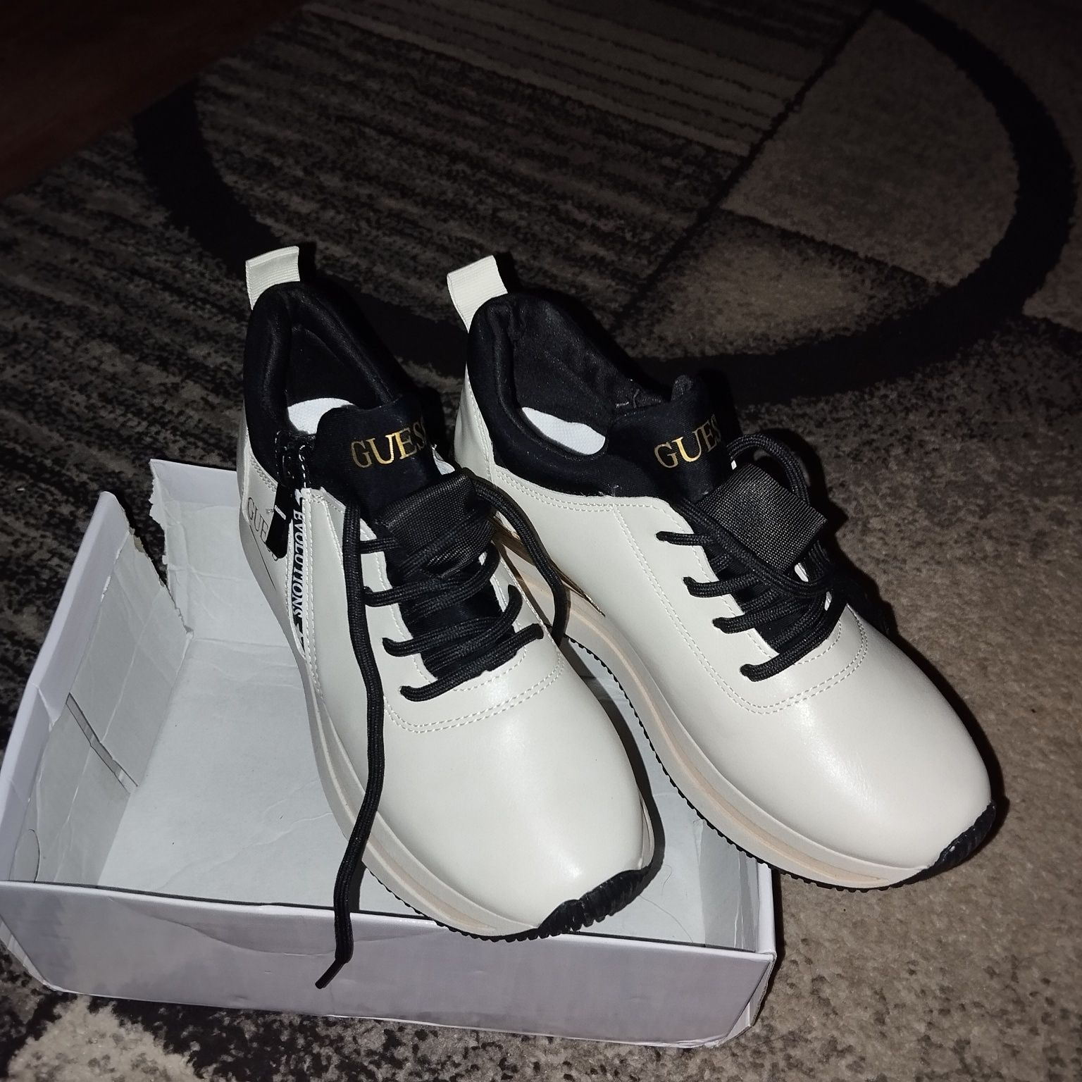 Buty sportowe damskie