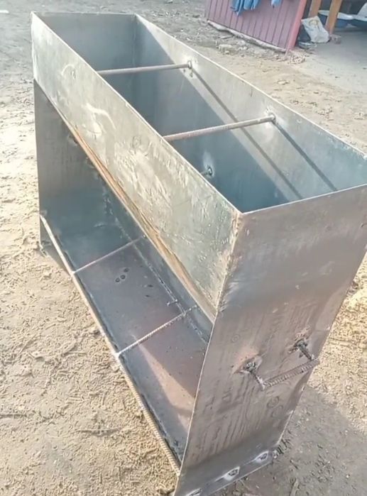 Кормушка для свиней