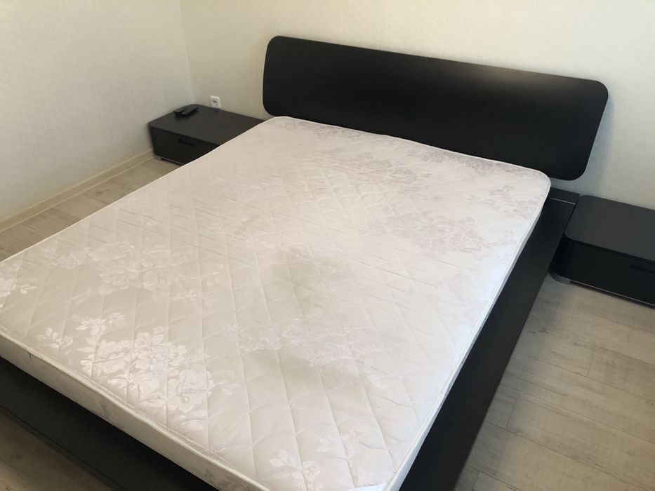 Кровать из дуба двуспальная + 2 прикроватные тумбочки