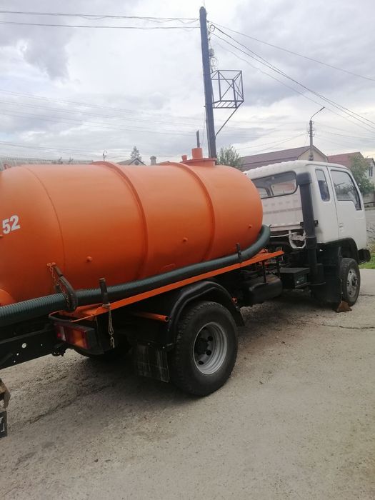 Асенізатор. Послуги асенізатора. Викачка вигрібних ям.