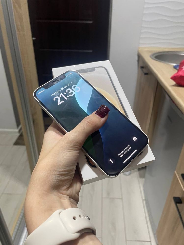 Мій Iphone 12 64 gb