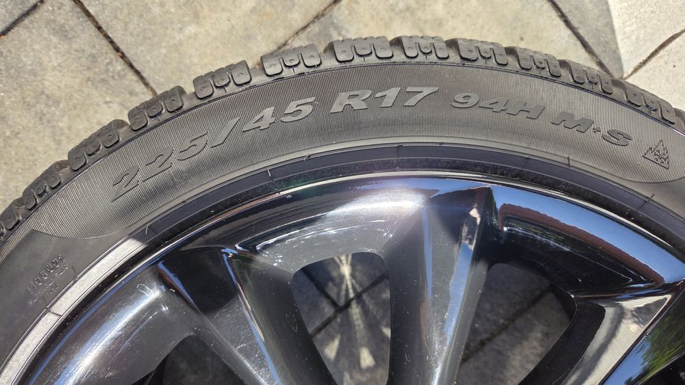 Kola BMW 17 cali z oponami zimowymi Pirelli.  Stan bdb!