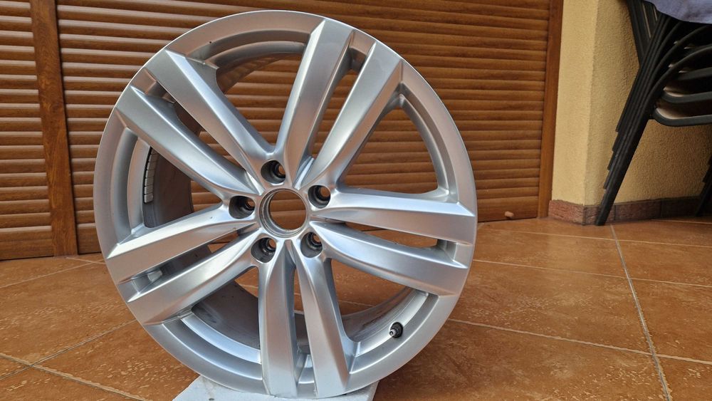 Felga VW PASSAT B7 R LINE kansas 3AA601025H 8Jx18 ET44