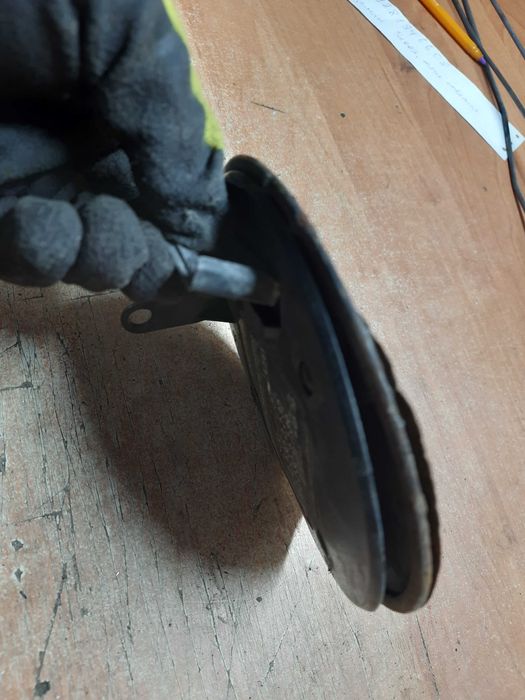 A1635842426 кришка лючок топливного паливного бака Мерседес МЛ w163