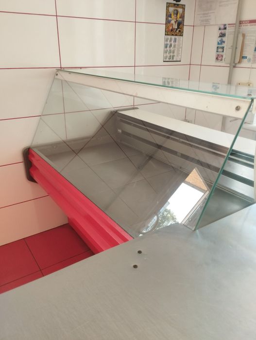 Продам холодильную витрину