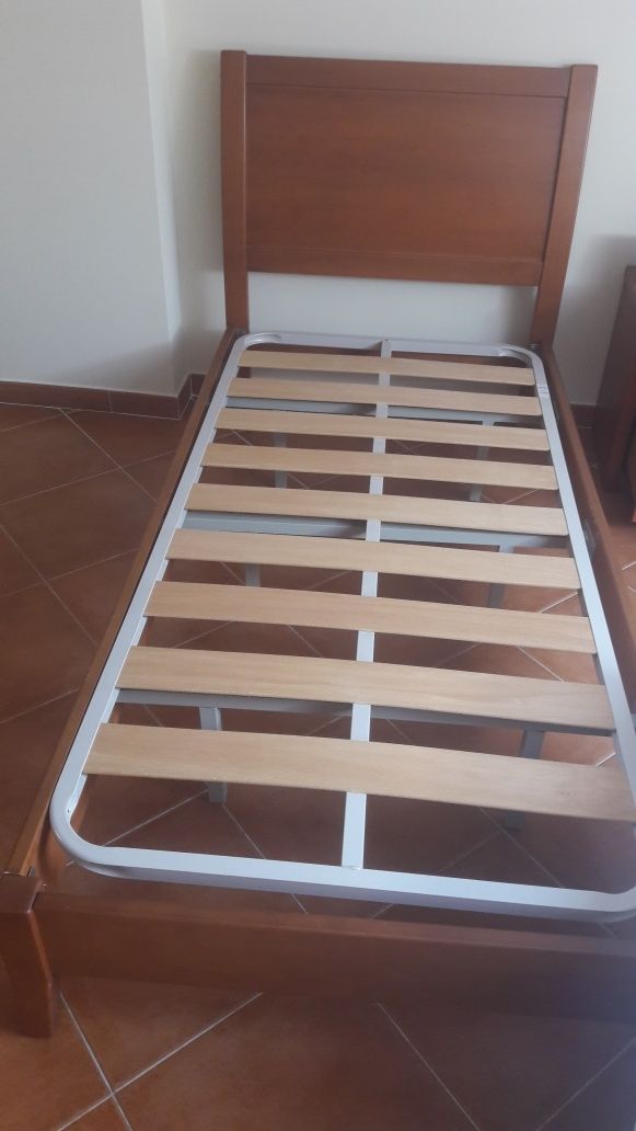 Cama solteiro  com colchão
