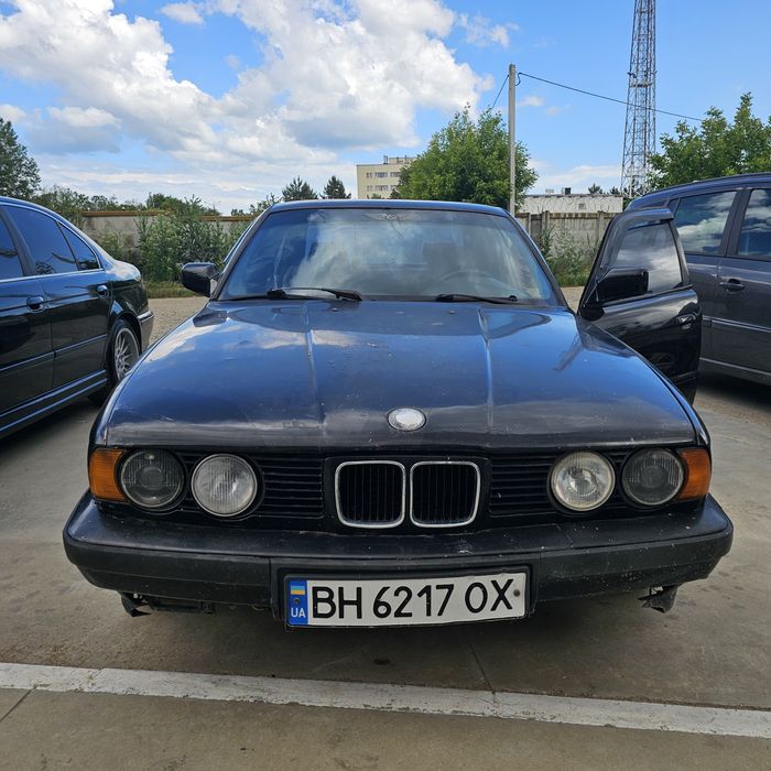 Автомобиль стоит внимание