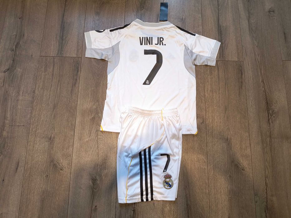 Komplet dla dzieci Real Madryt 25-26 Vini JR roz. 124-135 cm