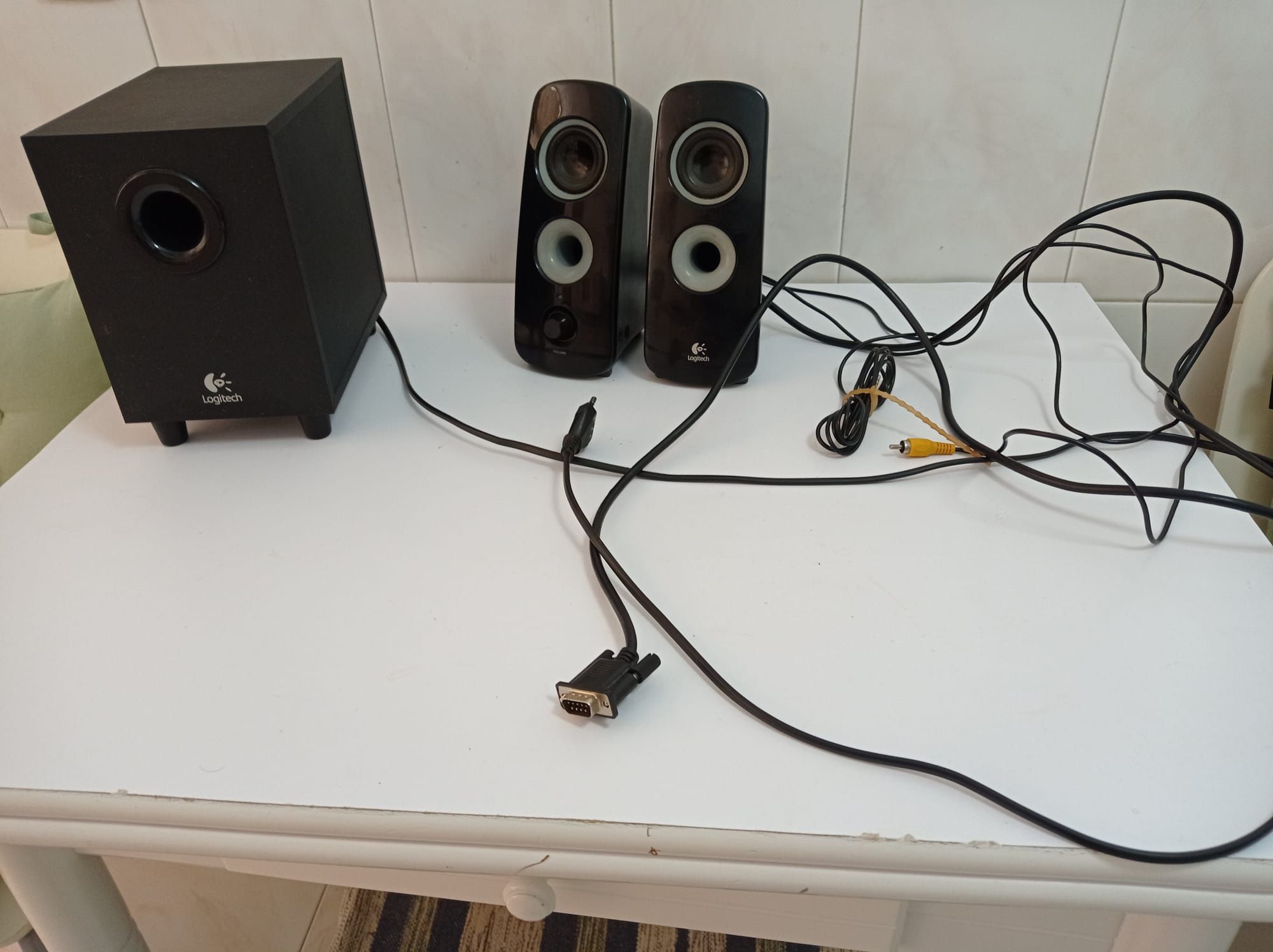 Colunas de som em bom estado