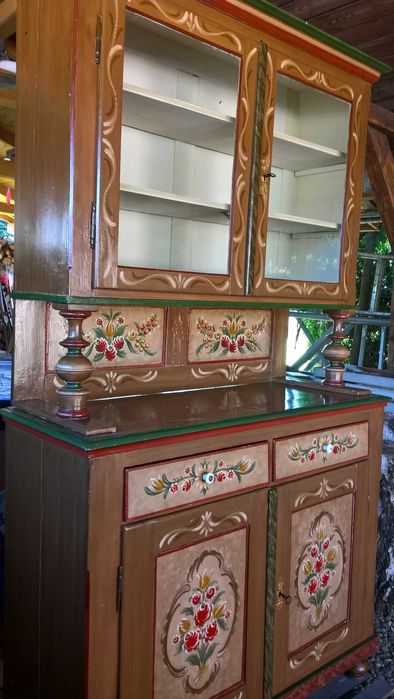 Przedwojenny kredens