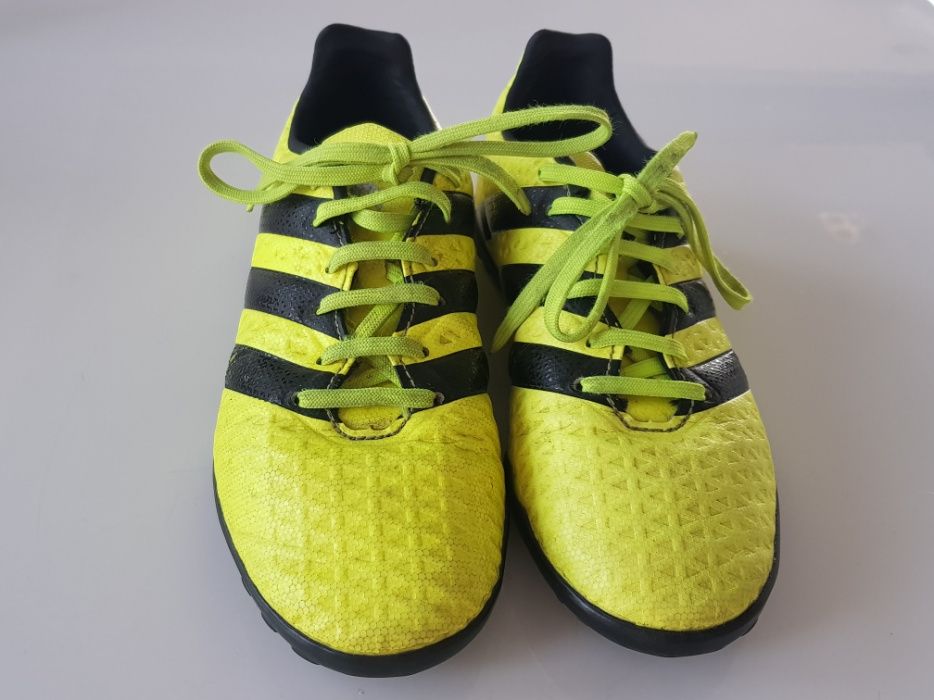 Żwirówki, buty do gry w piłkę Adidas