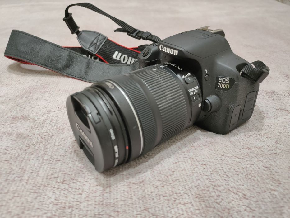 Фотоапарат canon 700D +об'єктив canon 18-135 mm f 3,5-5,6