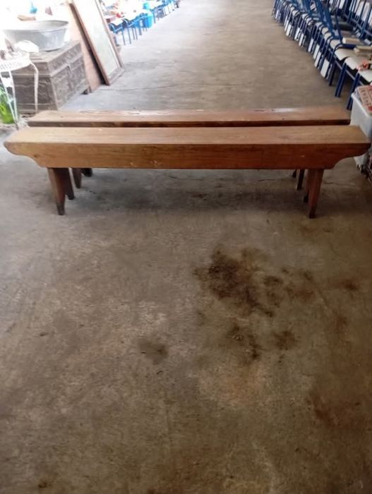 Vendo estes bancos muito bonito bom estado