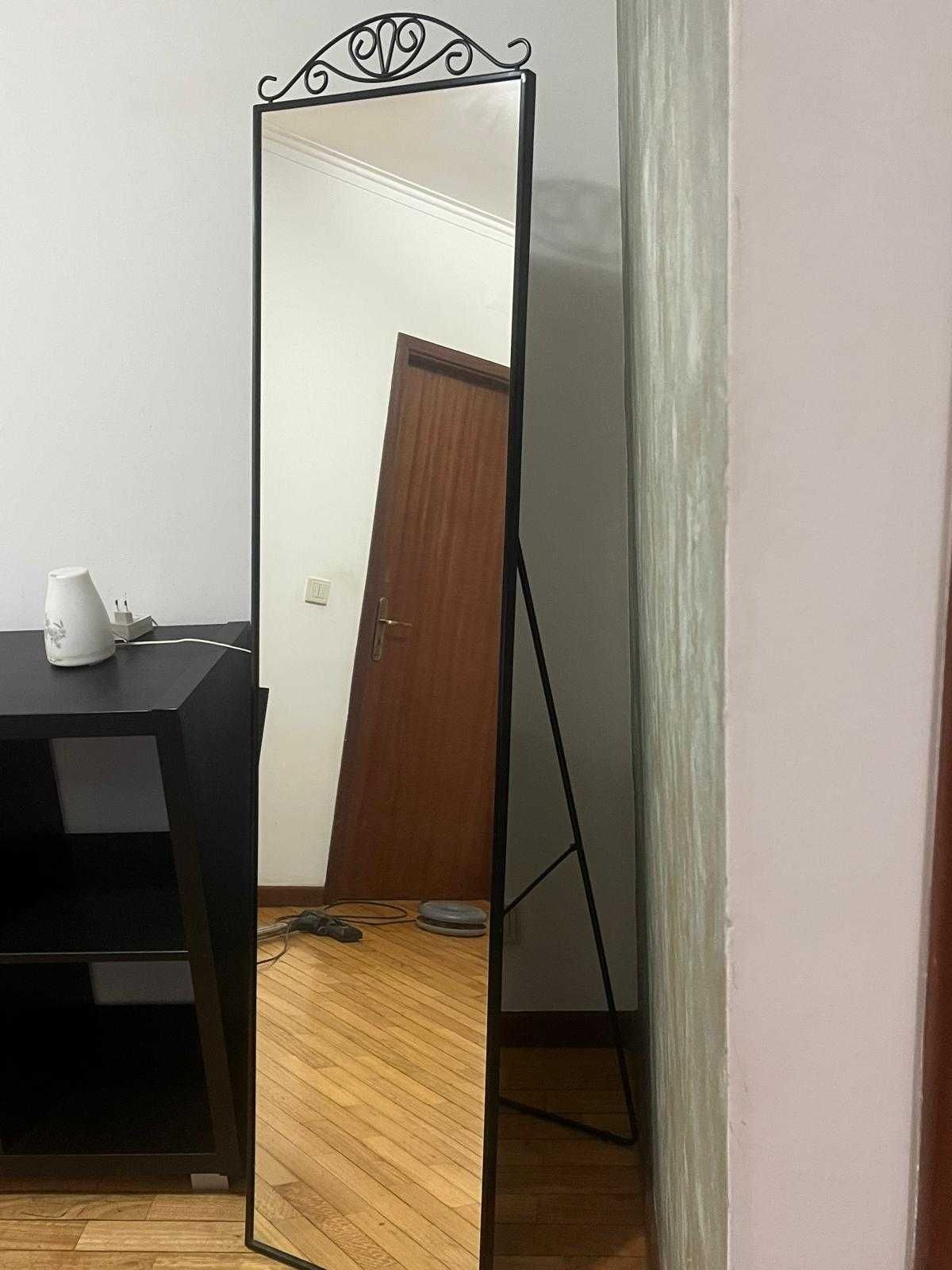 Espelho de pé preto