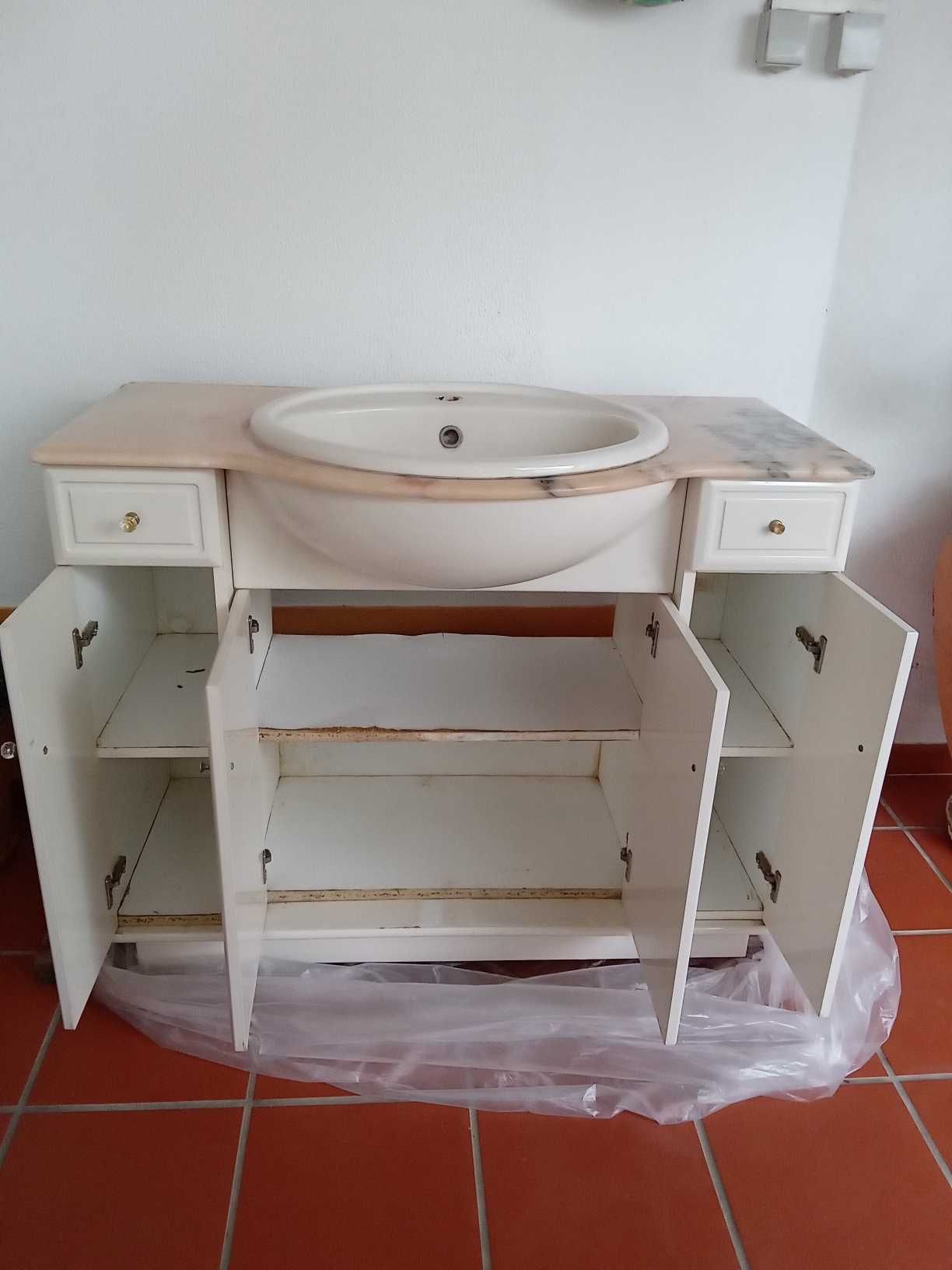 Móvel de WC Usado com lavatório Indusa.