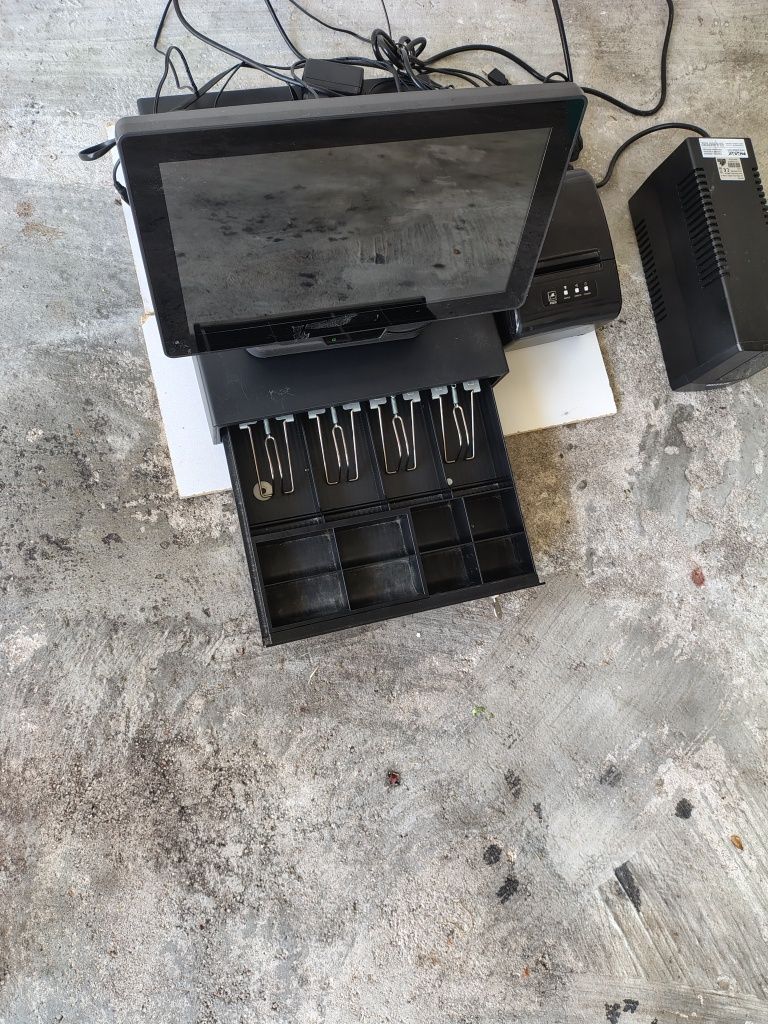 Monitor tatil vom gaveta e impressora