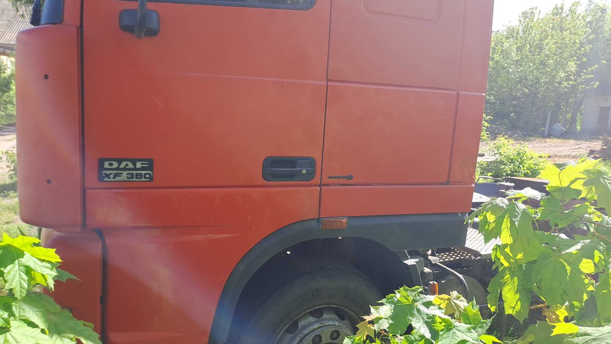 Тягач DAF XF 95 380